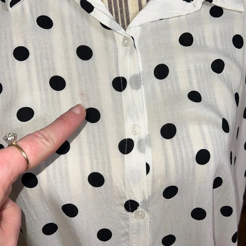 * Lush White w/Black Polka Dots Button Down Tie Front Top Size Large - Picture 7 of 8